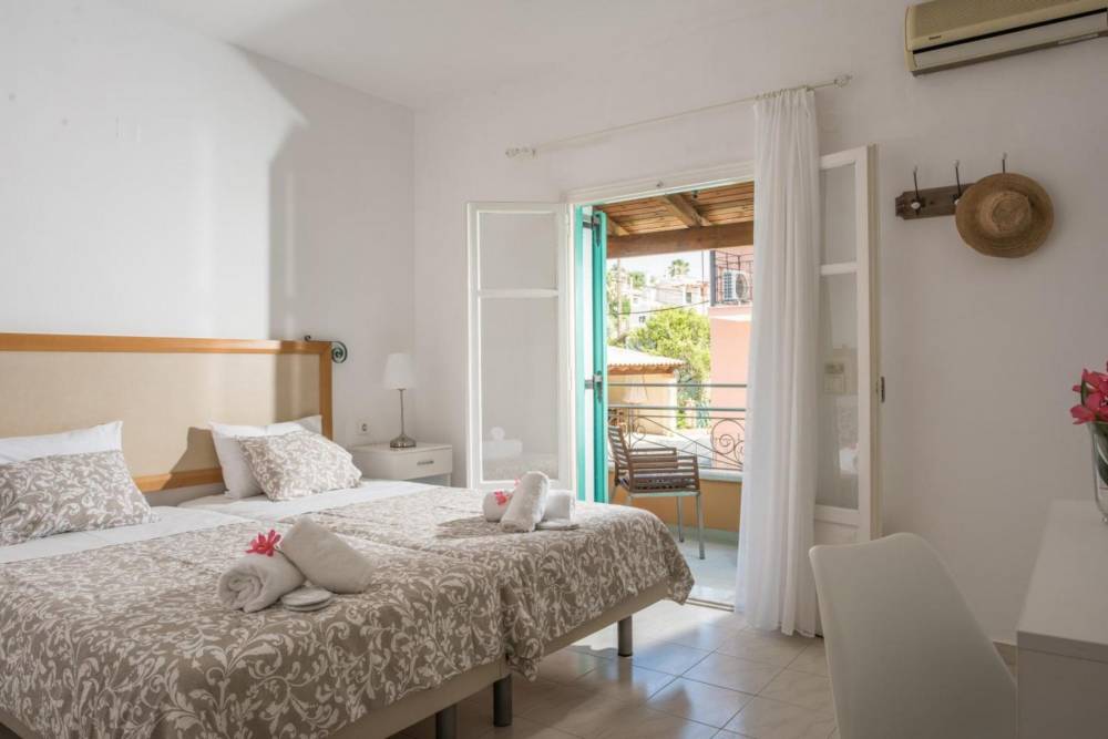 Two-Bedroom Apartment with Pool View - Accommodation
