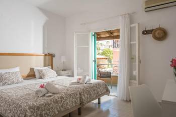 Two-Bedroom Apartment with Pool View4