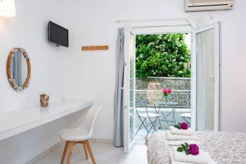 Standard Studio with garden view4