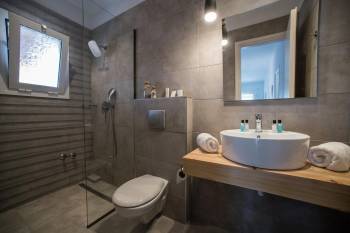 One-Bedroom Apartment with Garden View4