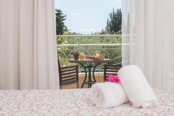 One-Bedroom Apartment with Pool View3